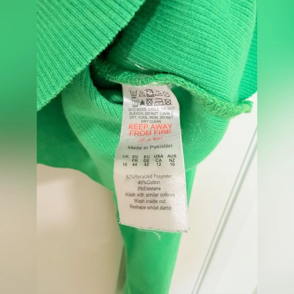 PrettyLittleThing Cropped Zip Up Hoodie Green Size 12 Trendy Y2K - Picture 4 of 5